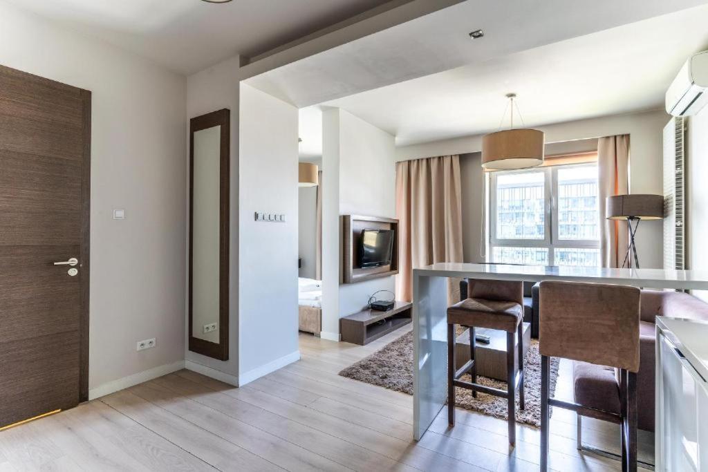 وارسو Platinum Tower - City Center - Golden Apartments المظهر الخارجي الصورة